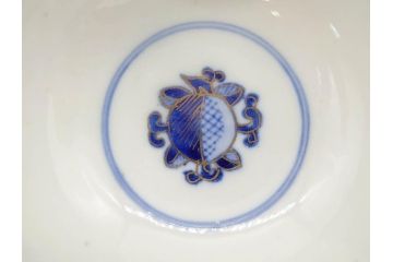 明治期　伊万里焼　色絵　桃印　鳳凰菊雷文　約12cm　4.1寸　色鮮やかな染付と金彩で装飾された豪華な蓋付き茶碗5客セット(金彩、器、どんぶり、和皿、和食器、四寸一分)(R-077414)