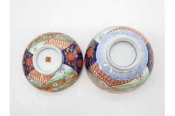 明治期　伊万里焼　色絵　桃印　鳳凰菊雷文　約12cm　4.1寸　色鮮やかな染付と金彩で装飾された豪華な蓋付き茶碗5客セット(金彩、器、どんぶり、和皿、和食器、四寸一分)(R-077414)