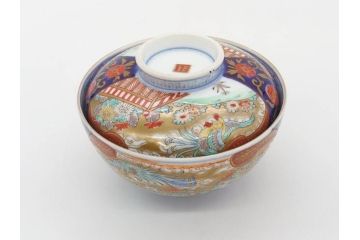 明治期　伊万里焼　色絵　桃印　鳳凰菊雷文　約12cm　4.1寸　色鮮やかな染付と金彩で装飾された豪華な蓋付き茶碗5客セット(金彩、器、どんぶり、和皿、和食器、四寸一分)(R-077414)