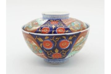 明治期　伊万里焼　色絵　桃印　鳳凰菊雷文　約12cm　4.1寸　色鮮やかな染付と金彩で装飾された豪華な蓋付き茶碗5客セット(金彩、器、どんぶり、和皿、和食器、四寸一分)(R-077414)
