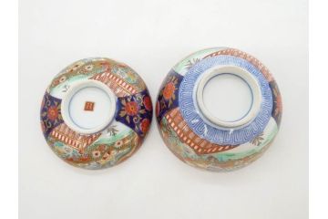 明治期　伊万里焼　色絵　桃印　鳳凰菊雷文　約12cm　4.1寸　色鮮やかな染付と金彩で装飾された豪華な蓋付き茶碗5客セット(金彩、器、どんぶり、和皿、和食器、四寸一分)(R-077414)
