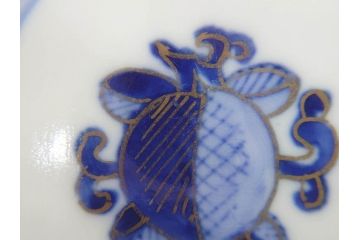 明治期　伊万里焼　色絵　桃印　鳳凰菊雷文　約12cm　4.1寸　色鮮やかな染付と金彩で装飾された豪華な蓋付き茶碗5客セット(金彩、器、どんぶり、和皿、和食器、四寸一分)(R-077414)