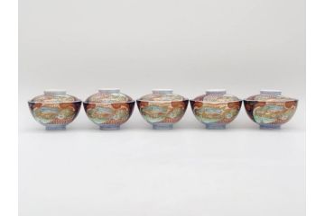明治期　伊万里焼　色絵　桃印　鳳凰菊雷文　約12cm　4.1寸　色鮮やかな染付と金彩で装飾された豪華な蓋付き茶碗5客セット(金彩、器、どんぶり、和皿、和食器、四寸一分)(R-077415)