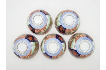 明治期　伊万里焼　色絵　桃印　鳳凰菊雷文　約12cm　4.1寸　色鮮やかな染付と金彩で装飾された豪華な蓋付き茶碗5客セット(金彩、器、どんぶり、和皿、和食器、四寸一分)(R-077415)