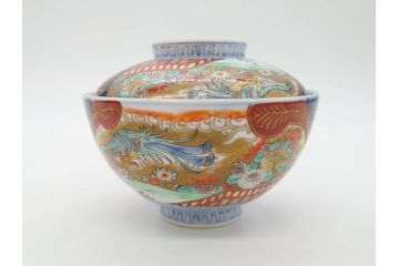 明治期　伊万里焼　色絵　桃印　鳳凰菊雷文　約12cm　4.1寸　色鮮やかな染付と金彩で装飾された豪華な蓋付き茶碗5客セット(金彩、器、どんぶり、和皿、和食器、四寸一分)(R-077415)