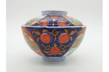 明治期　伊万里焼　色絵　桃印　鳳凰菊雷文　約12cm　4.1寸　色鮮やかな染付と金彩で装飾された豪華な蓋付き茶碗5客セット(金彩、器、どんぶり、和皿、和食器、四寸一分)(R-077415)