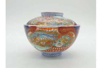 明治期　伊万里焼　色絵　桃印　鳳凰菊雷文　約12cm　4.1寸　色鮮やかな染付と金彩で装飾された豪華な蓋付き茶碗5客セット(金彩、器、どんぶり、和皿、和食器、四寸一分)(R-077415)