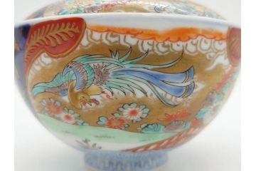 明治期　伊万里焼　色絵　桃印　鳳凰菊雷文　約12cm　4.1寸　色鮮やかな染付と金彩で装飾された豪華な蓋付き茶碗5客セット(金彩、器、どんぶり、和皿、和食器、四寸一分)(R-077415)