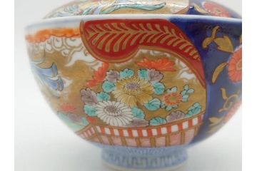 明治期　伊万里焼　色絵　桃印　鳳凰菊雷文　約12cm　4.1寸　色鮮やかな染付と金彩で装飾された豪華な蓋付き茶碗5客セット(金彩、器、どんぶり、和皿、和食器、四寸一分)(R-077415)
