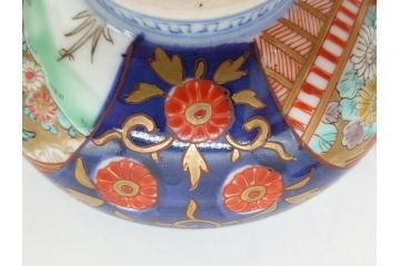 明治期　伊万里焼　色絵　桃印　鳳凰菊雷文　約12cm　4.1寸　色鮮やかな染付と金彩で装飾された豪華な蓋付き茶碗5客セット(金彩、器、どんぶり、和皿、和食器、四寸一分)(R-077415)
