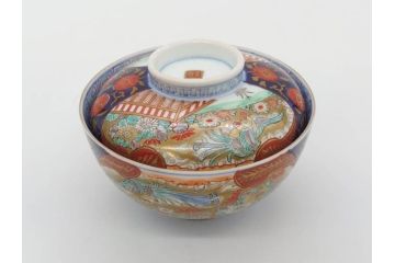 明治期　伊万里焼　色絵　桃印　鳳凰菊雷文　約12cm　4.1寸　色鮮やかな染付と金彩で装飾された豪華な蓋付き茶碗5客セット(金彩、器、どんぶり、和皿、和食器、四寸一分)(R-077415)