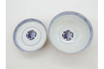 明治期　伊万里焼　色絵　桃印　鳳凰菊雷文　約12cm　4.1寸　色鮮やかな染付と金彩で装飾された豪華な蓋付き茶碗5客セット(金彩、器、どんぶり、和皿、和食器、四寸一分)(R-077415)