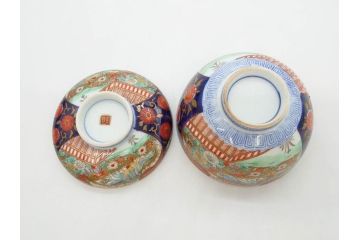 明治期　伊万里焼　色絵　桃印　鳳凰菊雷文　約12cm　4.1寸　色鮮やかな染付と金彩で装飾された豪華な蓋付き茶碗5客セット(金彩、器、どんぶり、和皿、和食器、四寸一分)(R-077415)