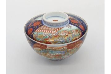 明治期　伊万里焼　色絵　桃印　鳳凰菊雷文　約12cm　4.1寸　色鮮やかな染付と金彩で装飾された豪華な蓋付き茶碗5客セット(金彩、器、どんぶり、和皿、和食器、四寸一分)(R-077415)