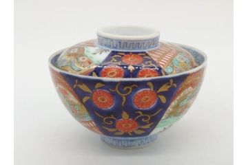 明治期　伊万里焼　色絵　桃印　鳳凰菊雷文　約12cm　4.1寸　色鮮やかな染付と金彩で装飾された豪華な蓋付き茶碗5客セット(金彩、器、どんぶり、和皿、和食器、四寸一分)(R-077415)