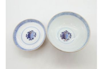 明治期　伊万里焼　色絵　桃印　鳳凰菊雷文　約12cm　4.1寸　色鮮やかな染付と金彩で装飾された豪華な蓋付き茶碗5客セット(金彩、器、どんぶり、和皿、和食器、四寸一分)(R-077415)
