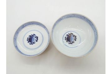 明治期　伊万里焼　色絵　桃印　鳳凰菊雷文　約12cm　4.1寸　色鮮やかな染付と金彩で装飾された豪華な蓋付き茶碗5客セット(金彩、器、どんぶり、和皿、和食器、四寸一分)(R-077415)