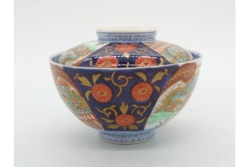 明治期　伊万里焼　色絵　桃印　鳳凰菊雷文　約12cm　4.1寸　色鮮やかな染付と金彩で装飾された豪華な蓋付き茶碗5客セット(金彩、器、どんぶり、和皿、和食器、四寸一分)(R-077415)