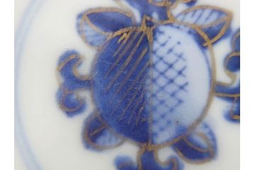 明治期　伊万里焼　色絵　桃印　鳳凰菊雷文　約12cm　4.1寸　色鮮やかな染付と金彩で装飾された豪華な蓋付き茶碗5客セット(金彩、器、どんぶり、和皿、和食器、四寸一分)(R-077415)