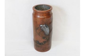 吉備前國　佐々木義光作　古銅花瓶　金銀象嵌　巌上の亀・根笹図　精巧な銀細工が美しい花瓶(花器、花入、花生、共箱付き)(R-077416)