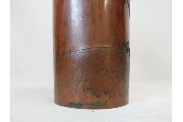 吉備前國　佐々木義光作　古銅花瓶　金銀象嵌　巌上の亀・根笹図　精巧な銀細工が美しい花瓶(花器、花入、花生、共箱付き)(R-077416)