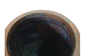 吉備前國　佐々木義光作　古銅花瓶　金銀象嵌　巌上の亀・根笹図　精巧な銀細工が美しい花瓶(花器、花入、花生、共箱付き)(R-077416)