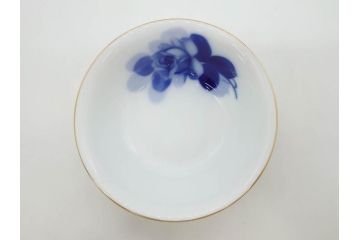 大倉陶園(OKURA、OAC)　ブルーローズ 手描き　バラ　上品なローズの絵付けが魅力的なモーニングセット(皿、プレート、ボウル、カップ&ソーサー、C&S、洋食器、外箱付き、岡染め)(R-077418)