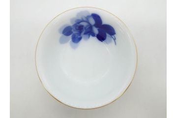 大倉陶園(OKURA、OAC)　ブルーローズ 手描き　バラ　上品なローズの絵付けが魅力的なモーニングセット(皿、プレート、ボウル、カップ&ソーサー、C&S、洋食器、外箱付き、岡染め)(R-077418)