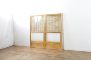 中古　和の雰囲気が魅力的な格子入りのガラス戸2枚セット(建具、引き戸、格子戸)(R-077439)