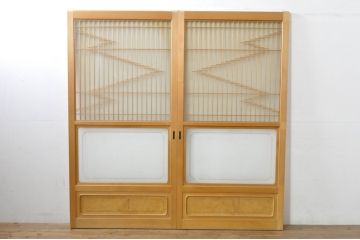 中古　和の雰囲気が魅力的な格子入りのガラス戸2枚セット(建具、引き戸、格子戸)(R-077439)