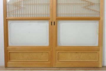 中古　和の雰囲気が魅力的な格子入りのガラス戸2枚セット(建具、引き戸、格子戸)(R-077440)