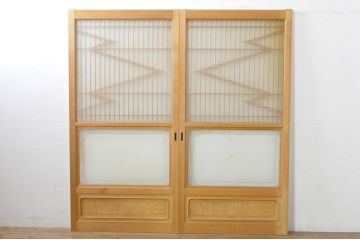 中古　和の雰囲気が魅力的な格子入りのガラス戸2枚セット(建具、引き戸、格子戸)(R-077440)