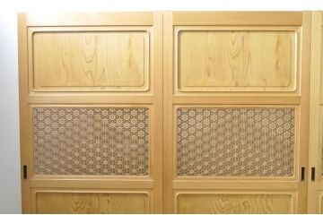 中古　落ち着いた和の空間を演出する組子入りガラス帯戸4枚セット(建具、引き戸、板戸)(R-077444)