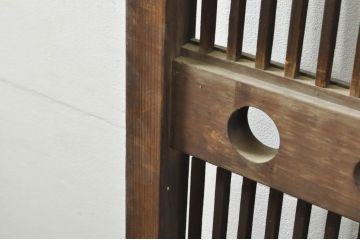 アンティーク建具　落ち着きのある和を演出する格子戸2枚セット(帯戸、引き戸)(R-077449)