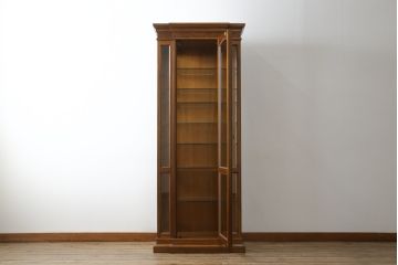 中古　美品　DREXEL HERITAGE(ドレクセルヘリテイジ)　FRANCESCA(フランチェスカ)シリーズ　気品溢れる佇まいが魅力のガラスキャビネット(飾り棚、キュリオケース、ショーケース、ガラスケース、Gケース、コレクションケース、店舗什器)(定価約74万円)(R-077450)