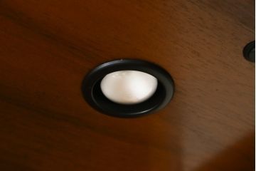 中古　美品　DREXEL HERITAGE(ドレクセルヘリテイジ)　FRANCESCA(フランチェスカ)シリーズ　気品溢れる佇まいが魅力のガラスキャビネット(飾り棚、キュリオケース、ショーケース、ガラスケース、Gケース、コレクションケース、店舗什器)(定価約74万円)(R-077450)