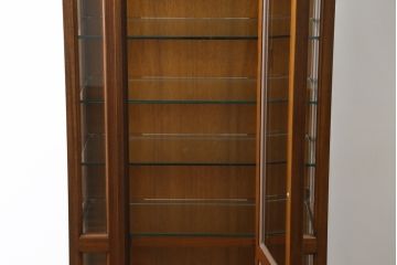中古　美品　DREXEL HERITAGE(ドレクセルヘリテイジ)　FRANCESCA(フランチェスカ)シリーズ　気品溢れる佇まいが魅力のガラスキャビネット(飾り棚、キュリオケース、ショーケース、ガラスケース、Gケース、コレクションケース、店舗什器)(定価約74万円)(R-077450)