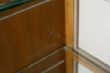 中古　美品　DREXEL HERITAGE(ドレクセルヘリテイジ)　FRANCESCA(フランチェスカ)シリーズ　気品溢れる佇まいが魅力のガラスキャビネット(飾り棚、キュリオケース、ショーケース、ガラスケース、Gケース、コレクションケース、店舗什器)(定価約74万円)(R-077450)