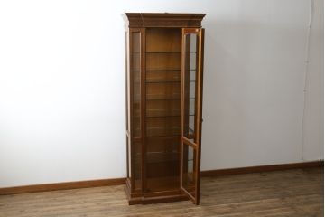 中古　美品　DREXEL HERITAGE(ドレクセルヘリテイジ)　FRANCESCA(フランチェスカ)シリーズ　気品溢れる佇まいが魅力のガラスキャビネット(飾り棚、キュリオケース、ショーケース、ガラスケース、Gケース、コレクションケース、店舗什器)(定価約74万円)(R-077450)