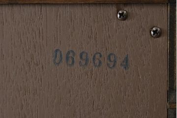 中古　美品　DREXEL HERITAGE(ドレクセルヘリテイジ)　FRANCESCA(フランチェスカ)シリーズ　気品溢れる佇まいが魅力のガラスキャビネット(飾り棚、キュリオケース、ショーケース、ガラスケース、Gケース、コレクションケース、店舗什器)(定価約74万円)(R-077450)
