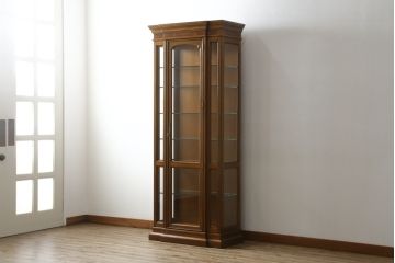中古　美品　DREXEL HERITAGE(ドレクセルヘリテイジ)　FRANCESCA(フランチェスカ)シリーズ　気品溢れる佇まいが魅力のガラスキャビネット(飾り棚、キュリオケース、ショーケース、ガラスケース、Gケース、コレクションケース、店舗什器)(定価約74万円)(R-077451)