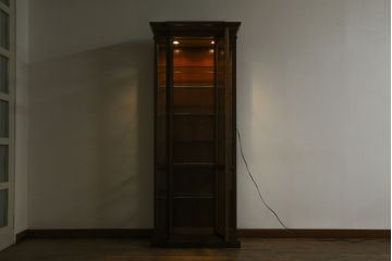 中古　美品　DREXEL HERITAGE(ドレクセルヘリテイジ)　FRANCESCA(フランチェスカ)シリーズ　気品溢れる佇まいが魅力のガラスキャビネット(飾り棚、キュリオケース、ショーケース、ガラスケース、Gケース、コレクションケース、店舗什器)(定価約74万円)(R-077451)