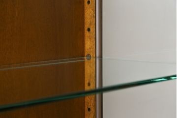 中古　美品　DREXEL HERITAGE(ドレクセルヘリテイジ)　FRANCESCA(フランチェスカ)シリーズ　気品溢れる佇まいが魅力のガラスキャビネット(飾り棚、キュリオケース、ショーケース、ガラスケース、Gケース、コレクションケース、店舗什器)(定価約74万円)(R-077451)