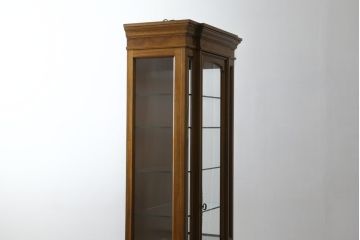 中古　美品　DREXEL HERITAGE(ドレクセルヘリテイジ)　FRANCESCA(フランチェスカ)シリーズ　気品溢れる佇まいが魅力のガラスキャビネット(飾り棚、キュリオケース、ショーケース、ガラスケース、Gケース、コレクションケース、店舗什器)(定価約74万円)(R-077451)