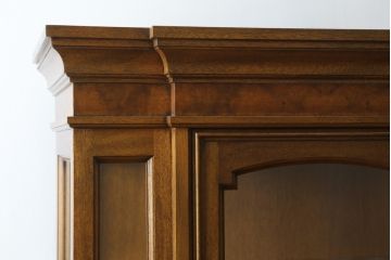 中古　美品　DREXEL HERITAGE(ドレクセルヘリテイジ)　FRANCESCA(フランチェスカ)シリーズ　気品溢れる佇まいが魅力のガラスキャビネット(飾り棚、キュリオケース、ショーケース、ガラスケース、Gケース、コレクションケース、店舗什器)(定価約74万円)(R-077451)