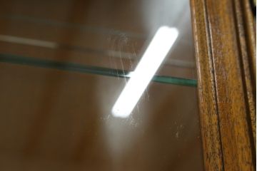 中古　美品　DREXEL HERITAGE(ドレクセルヘリテイジ)　FRANCESCA(フランチェスカ)シリーズ　気品溢れる佇まいが魅力のガラスキャビネット(飾り棚、キュリオケース、ショーケース、ガラスケース、Gケース、コレクションケース、店舗什器)(定価約74万円)(R-077451)