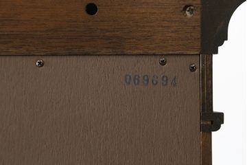 中古　美品　DREXEL HERITAGE(ドレクセルヘリテイジ)　FRANCESCA(フランチェスカ)シリーズ　気品溢れる佇まいが魅力のガラスキャビネット(飾り棚、キュリオケース、ショーケース、ガラスケース、Gケース、コレクションケース、店舗什器)(定価約74万円)(R-077451)