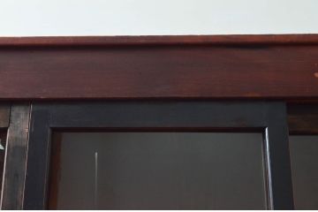 和製アンティーク　ゆらゆらガラス　檜(ヒノキ)材　四枚引き戸の重厚な関西収納棚(収納箪笥、和風キャビネット、食器棚、飾り棚、戸棚、水屋箪笥)(R-077453)