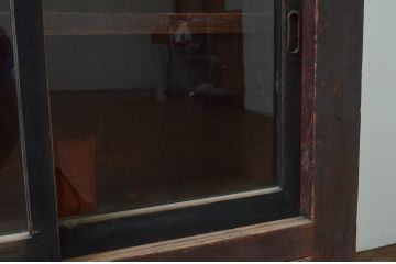 和製アンティーク　ゆらゆらガラス　檜(ヒノキ)材　四枚引き戸の重厚なサイドボード(収納棚、和風サイドキャビネット、食器棚、飾り棚、戸棚)(R-077455)