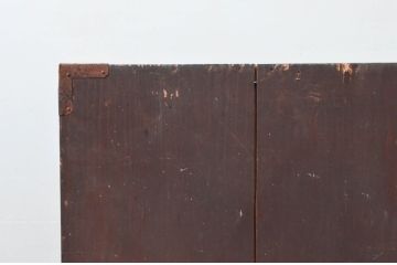 和製アンティーク　前面欅(ケヤキ)材　時代の流れを感じる佇まいが趣深い蝶覆輪金具の二段重ね会津箪笥(時代箪笥、和たんす、衣装タンス、収納箪笥、引き出し)(R-077457)
